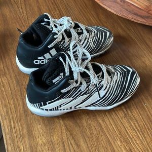 Boys youth football cleats